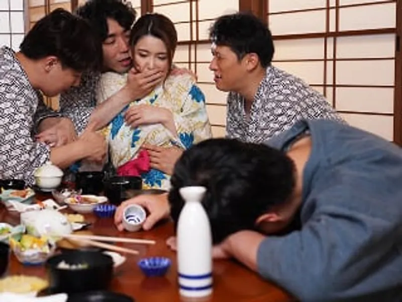 đưa bà xã đi suối nước nóng, chồng yêu không biết vợ bị người khác làm tình sấp mặt