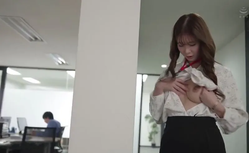 Bí ẩn của cô nhân viên mặt ngoài nghiêm nghị, bên trong lại là "nữ quái dâm đãng"